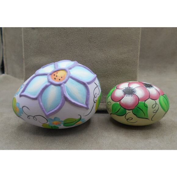 Hand Painted Ceramic Easter Eggs Lot of 2 Eggs Floral Design - Picture 2 of 9